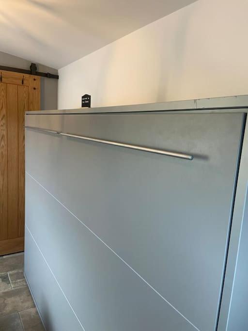 Adorable Bedsit For You, Partner And Your Pet! Stepaside  Exterior photo